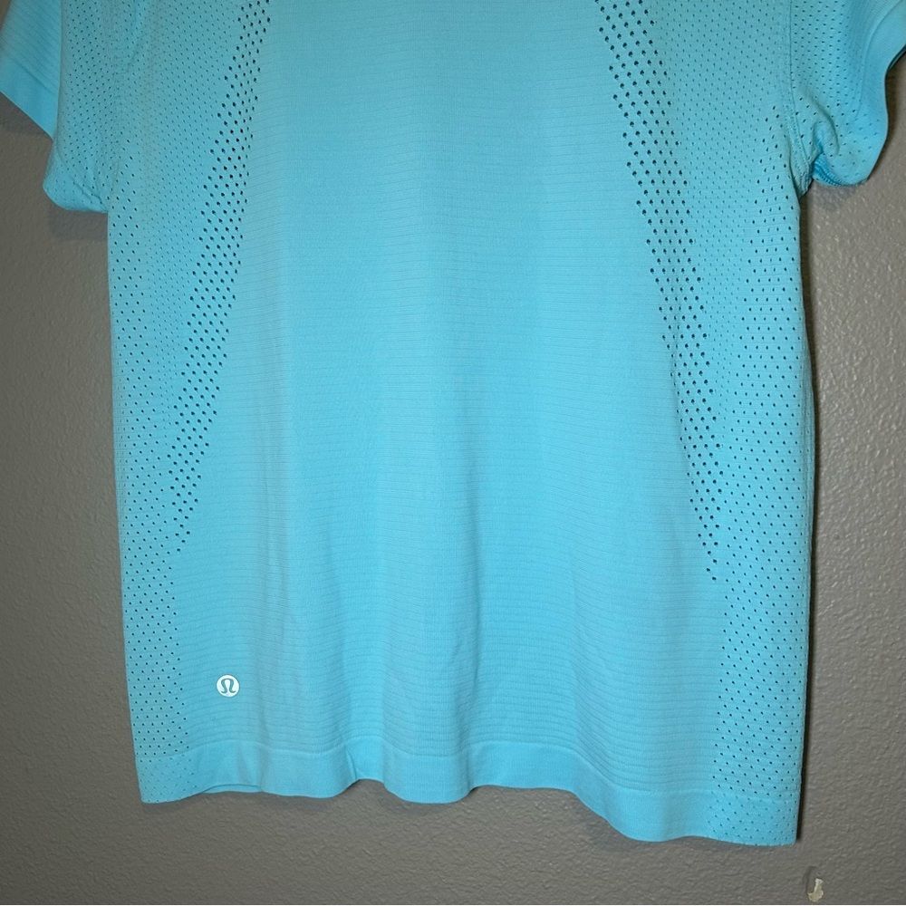 Lululemon Train To Be Cyan Blue Short Sleeve Shirt Women’s Size Small 6 - Picture 9 of 10